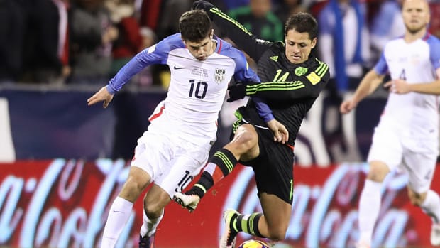 christian-pulisic-chicharito-usa-mexico.jpg